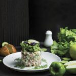 Салат с мясом и солеными огурцами