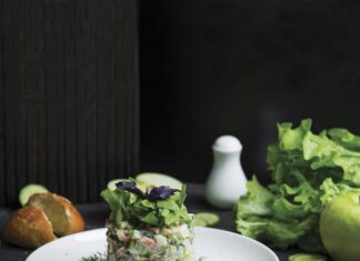 Салат с мясом и солеными огурцами