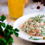 Оливье с колбасой и солеными огурцами