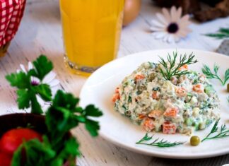 Оливье с колбасой и солеными огурцами