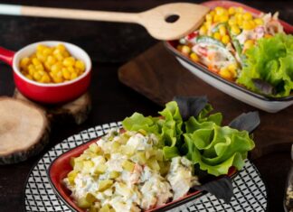 Салат из крабовых палочек, картошки и яиц