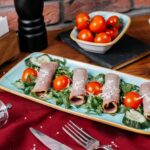 Рулеты с ветчиной и сыром чесноком: рецепт