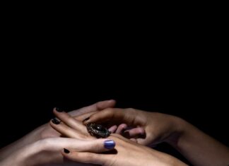 Значение карты 11 Таро в отношениях: справедливость