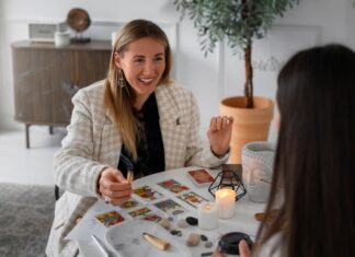 Что он думает о моем будущем с помощью Таро