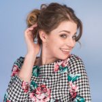 Хвост с локонами на средние волосы