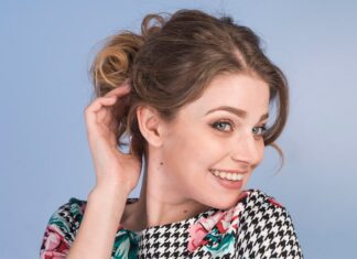 Хвост с локонами на средние волосы