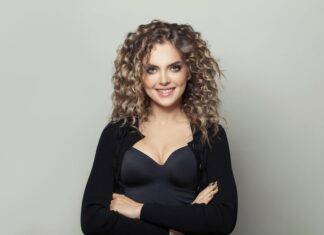 Укладка локонов на средние волосы без челки