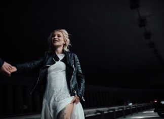 Сны о танцах на сцене: толкование