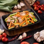 Курица с овощами в соусе терияки