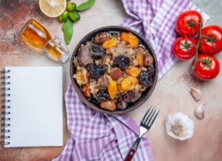 Куриные сердечки со сметаной на сковороде