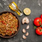 Гречка с курицей и луком на сковороде