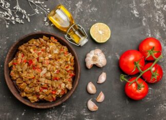 Гречка с курицей и луком на сковороде