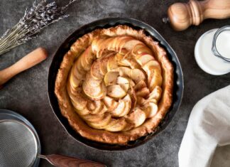 Яблочный пирог из дрожжевого теста