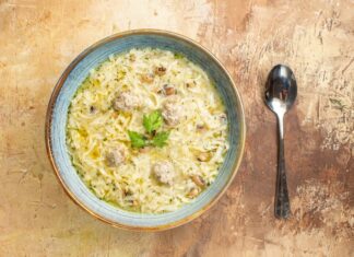 Рыбный суп с фрикадельками и рисом