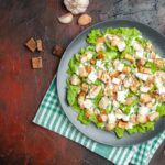 Салат с куриным филе и яйцами