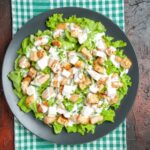 Легкий салат из вареной куриной грудки