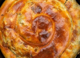 Дрожжевой пирог с фаршем в духовке