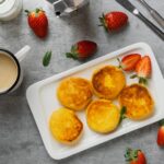 Пышные сырники из творога на сковороде