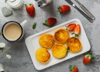 Пышные сырники из творога на сковороде