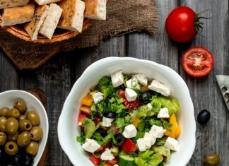 Классический греческий салат с брынзой