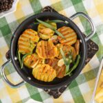 Жареная картошка со свининой на сковороде