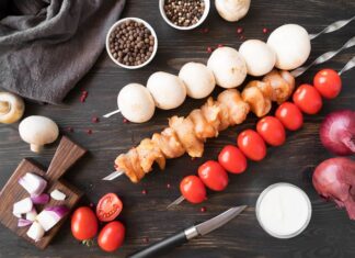 Шашлык из курицы на шпажках в духовке