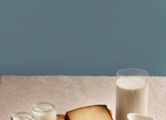 Сыр из молока и яиц со сметаной