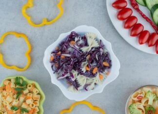 Витаминный салат с капустой и морковью