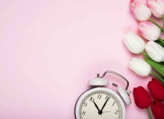 Часы показывают 15:55: значение в любви