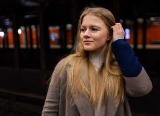 Левое ухо горит в пятницу вечером