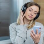 Как слушать музыку из ВК без интернета