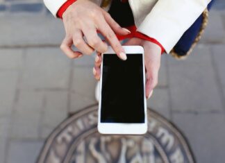 Убрать ленту виджетов на Redmi 9