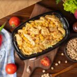 Потушите капусту в казане с мясом