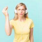 Почему левый наушник не работает