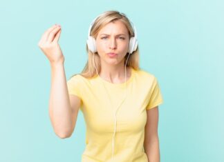 Почему левый наушник не работает