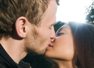 Заголовок: «Приворот девушки к парню: обряд на любовь»