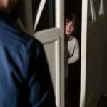 Сонное преследование: Ломятся в дверь квартиры