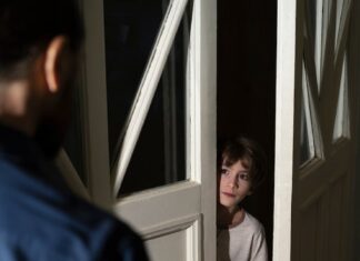 Сонное преследование: Ломятся в дверь квартиры