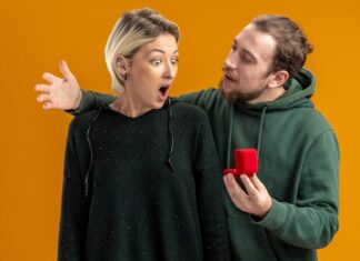 Как спрашивать парня о его девушке