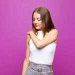 Примета: чешется левый локоть у девушки