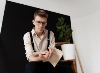 Как заставить парня написать прямо сейчас