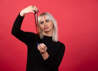 Как подстричь длинную челку на две стороны