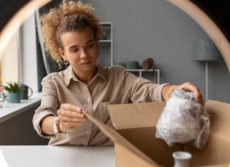 Как забрать товар из постамата Озон