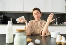 Что делать со скисшим молоком