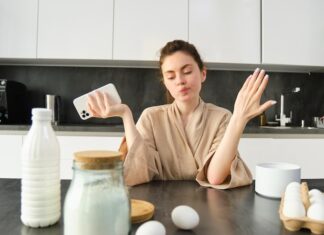 Что делать со скисшим молоком