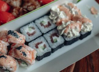 Роллы с красной рыбой: рецепт в домашних условиях