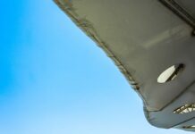 Военные самолеты в небе: загадка и красота