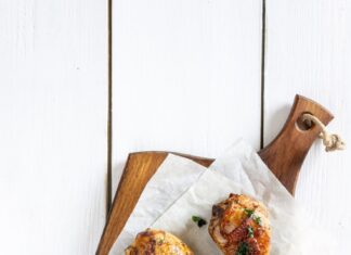 Куриная голень запечена в рукаве