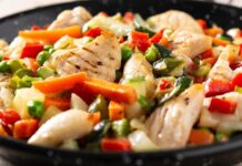 Куриные грудки с овощами в духовке