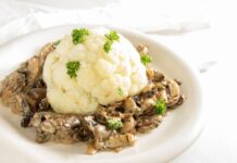 Мясо с шампиньонами и сметаной